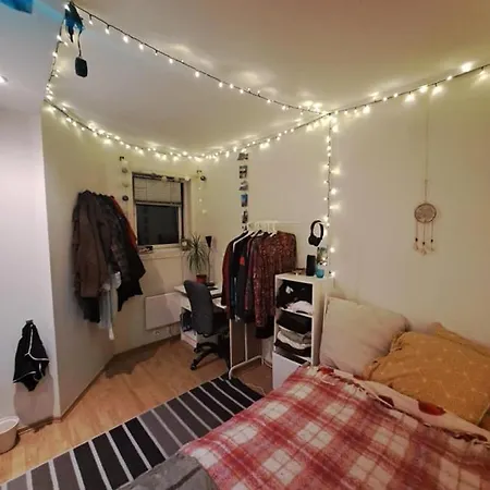 Apartment Cozy For Living In